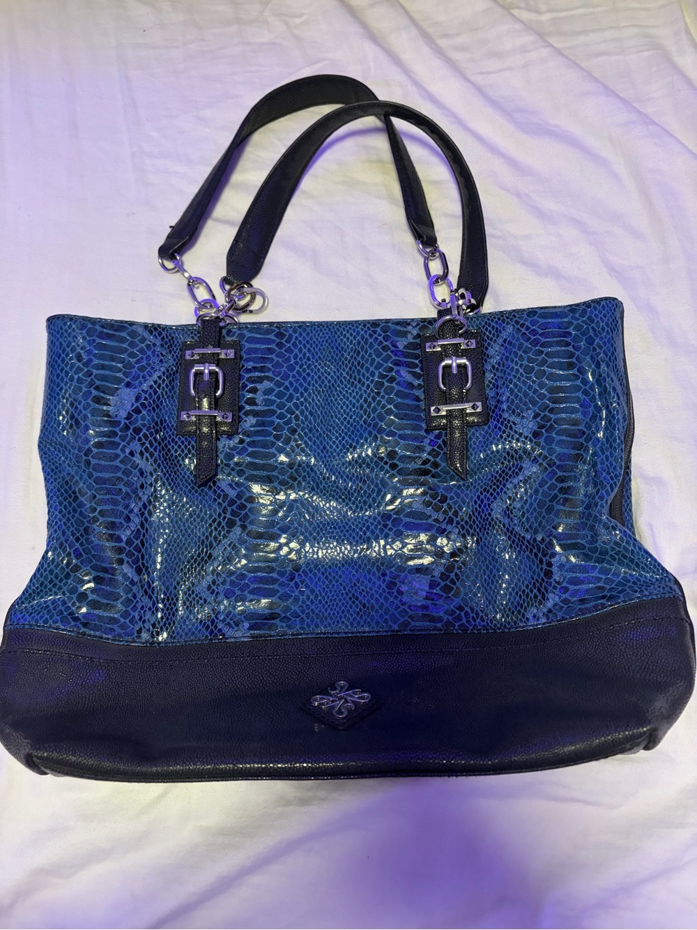 NWOT Simply Vera Vera Wang Blue Snake-Embossed Tote with Black Trim